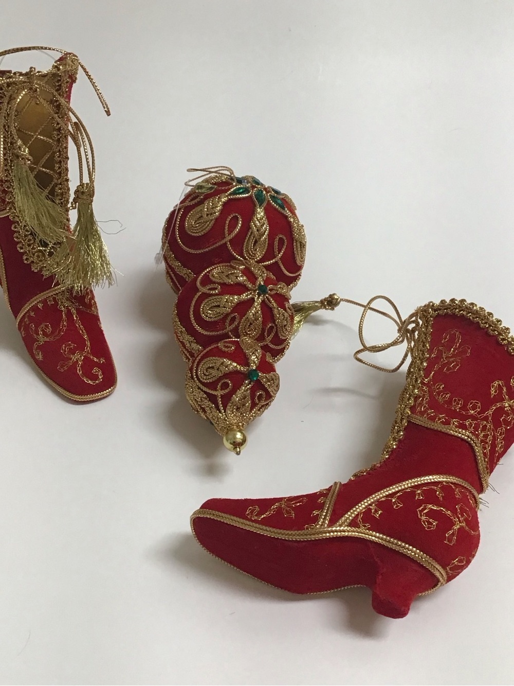 Victorian Look Christmas Tree Ornaments SET OF 3 Red Velvet Gold Trim Boots NEW - Picture 14 of 16